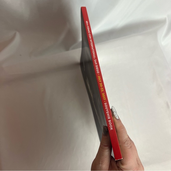 Comic-Con International: San Diego 2017 Souvenir Book - Picture 8 of 8